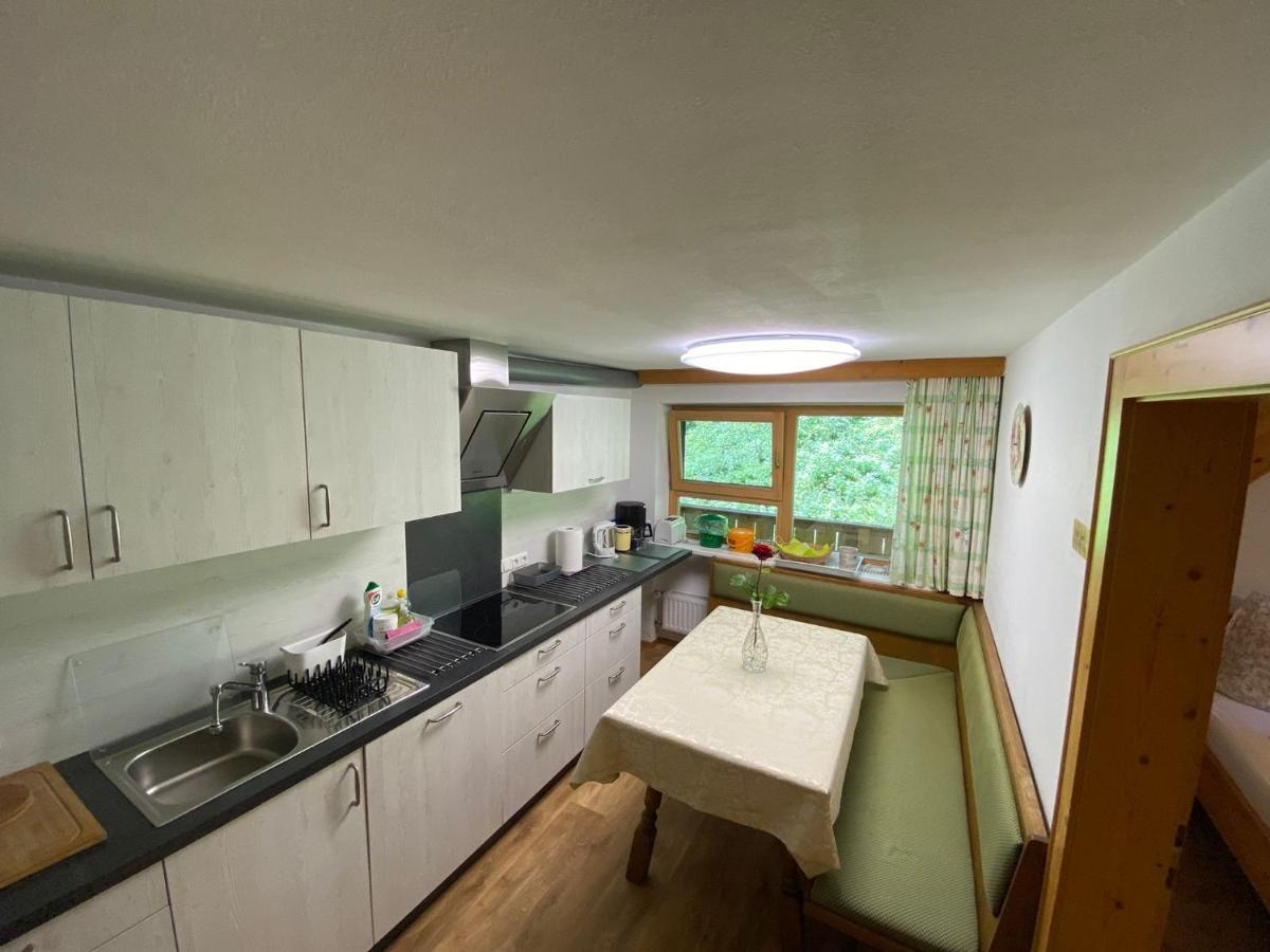 Haus Waldrand Apartman Oberndorf in Tirol Kültér fotó