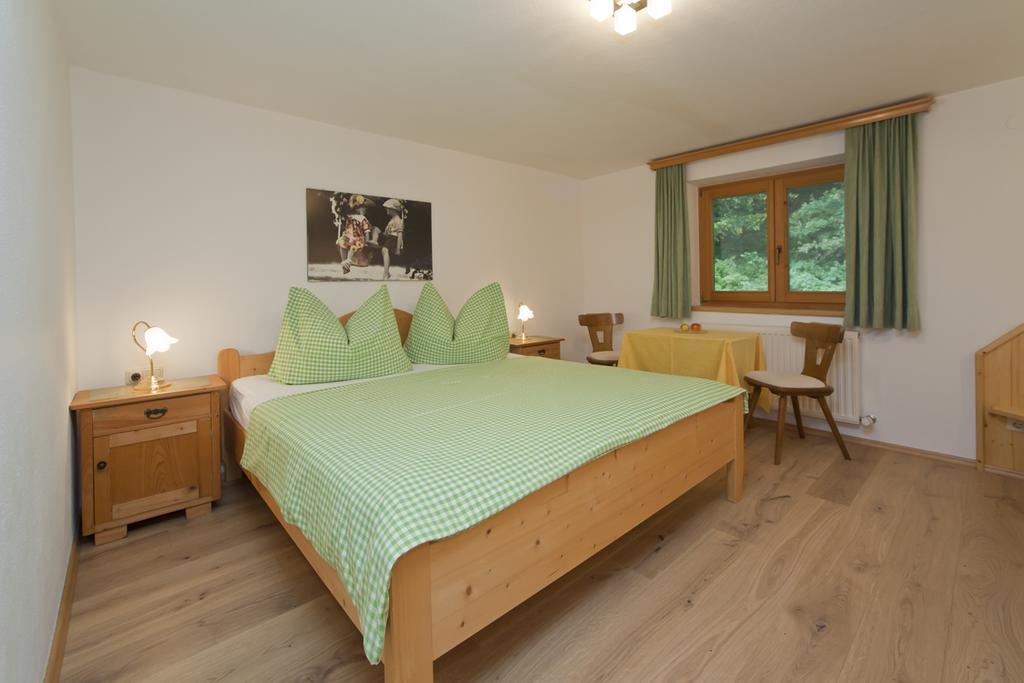 Haus Waldrand Apartman Oberndorf in Tirol Kültér fotó